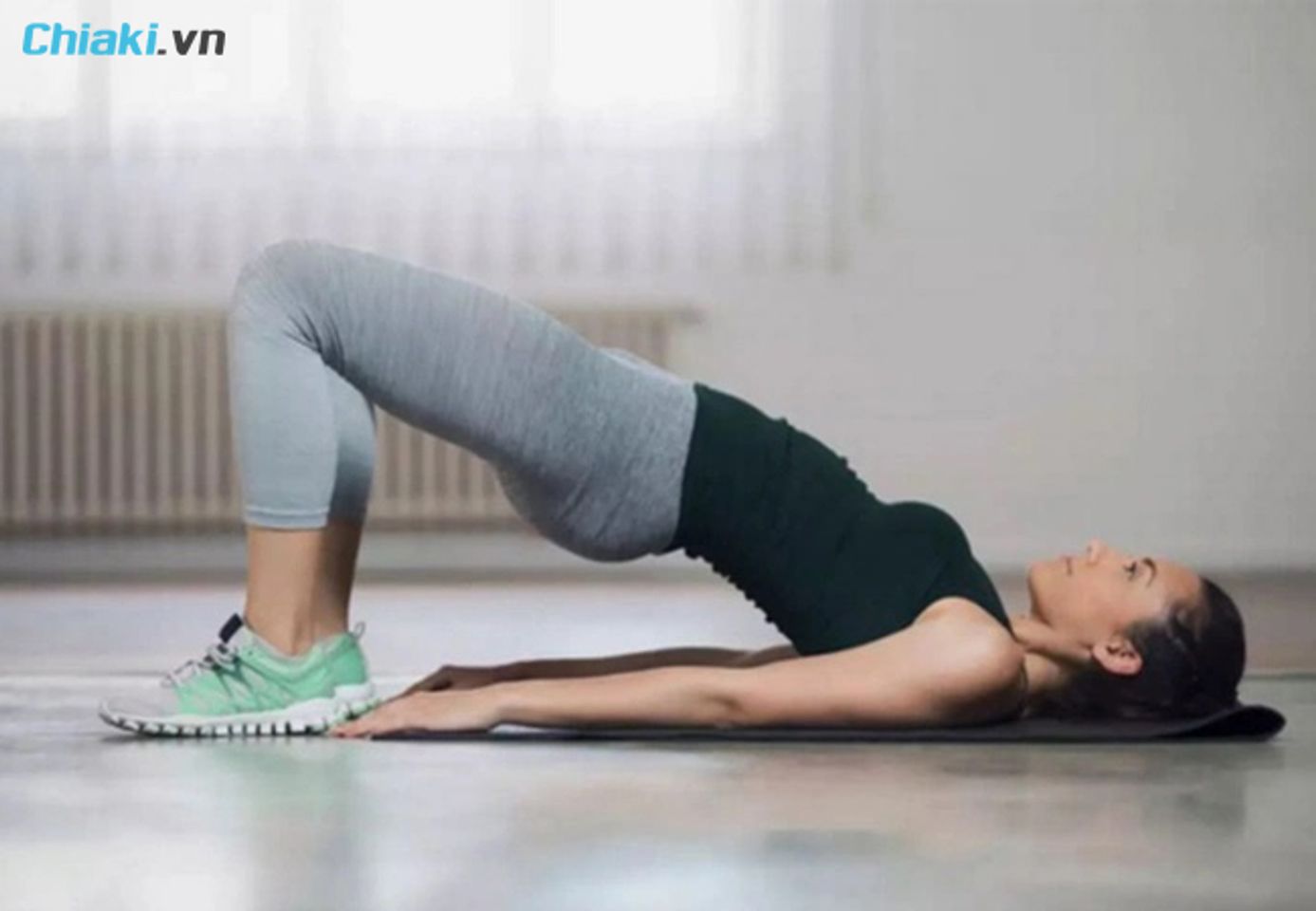 Thực hiện b&agrave;i tập v&ugrave;ng k&iacute;n Kegel