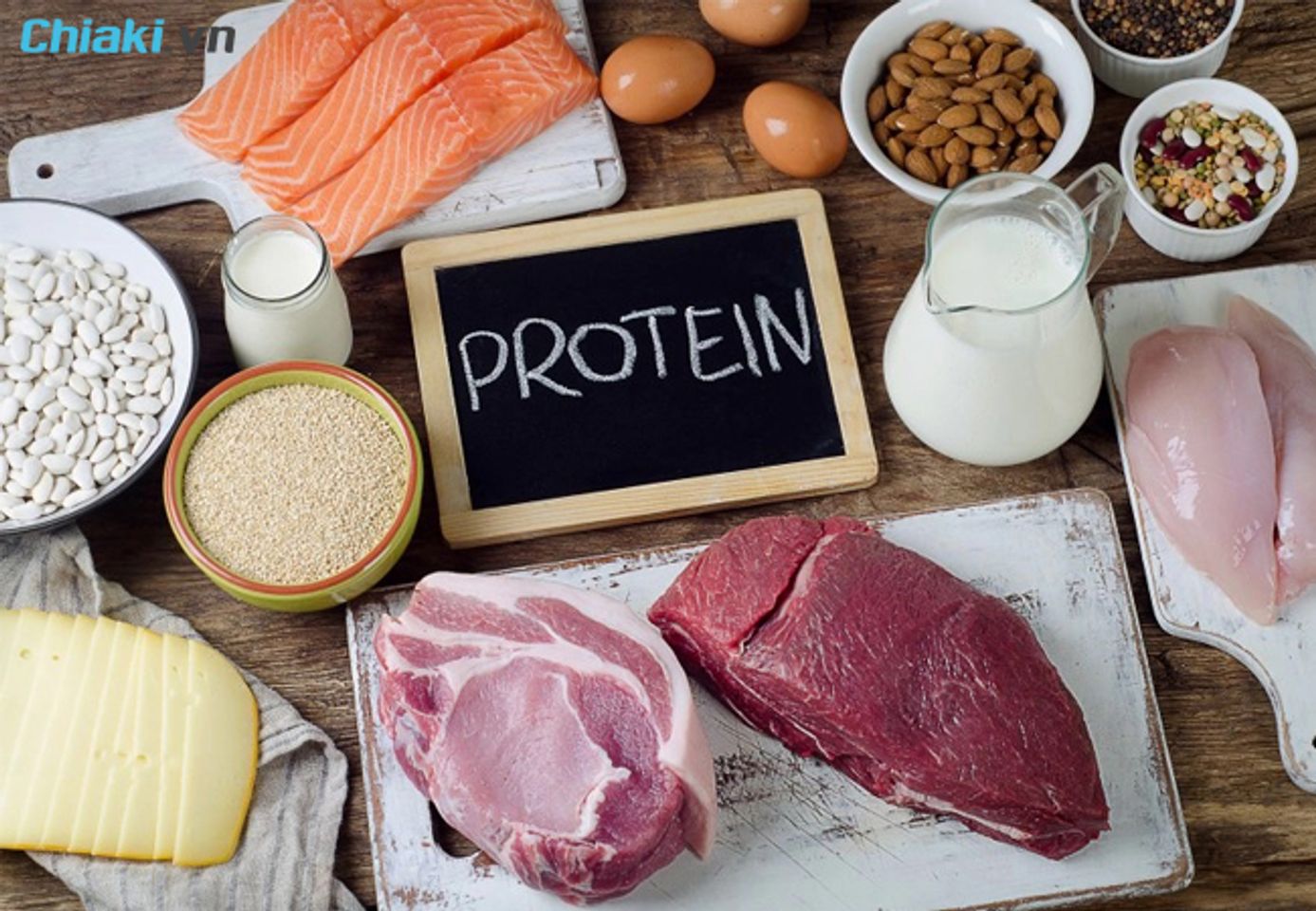 Trẻ 5 th&aacute;ng tuổi đ&atilde; ăn được thực phẩm gi&agrave;u protein