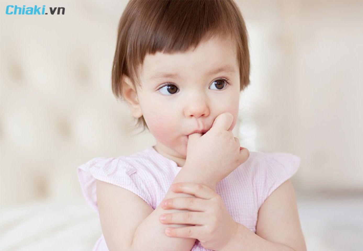 Dấu hiệu nhận biết b&eacute; 5 th&aacute;ng tuổi đ&atilde; sẵn s&agrave;ng ăn dặm