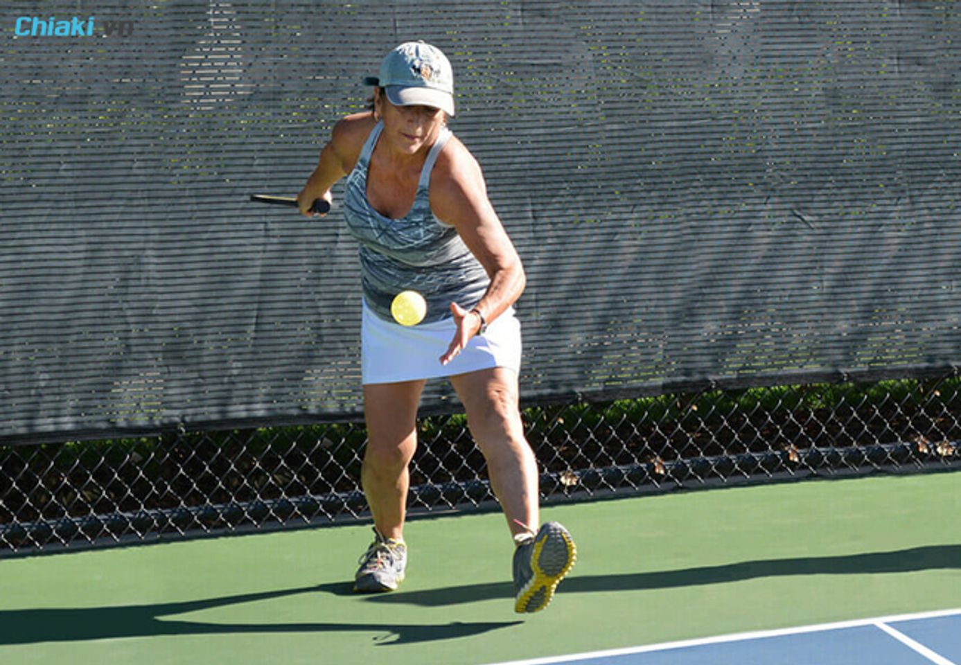 kỹ thuật chơi Pickleball Underhand Serve