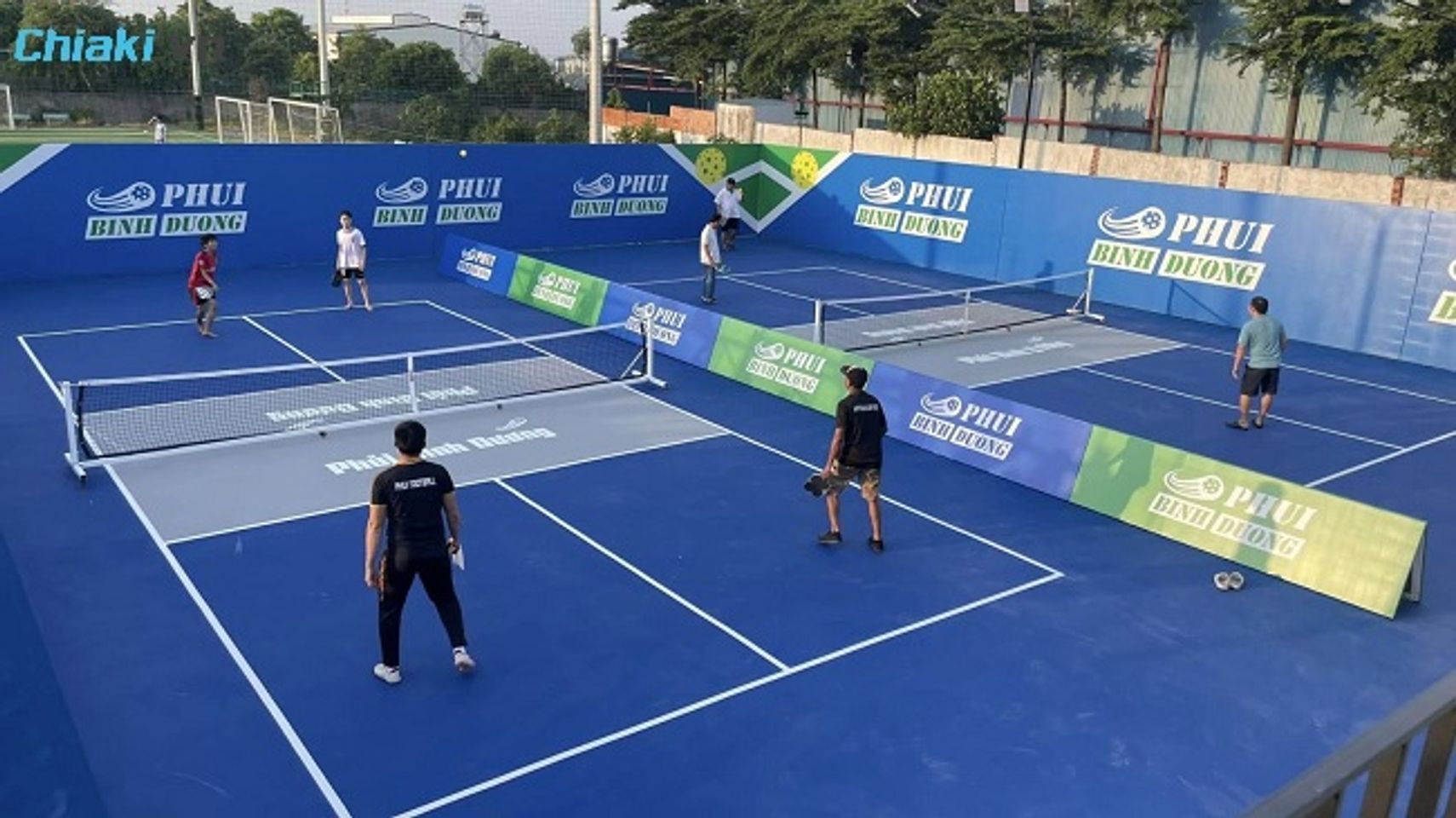S&acirc;n Pickleball Phủi B&igrave;nh Dương c&oacute; 2 s&acirc;n ngo&agrave;i trời chất lượng cao