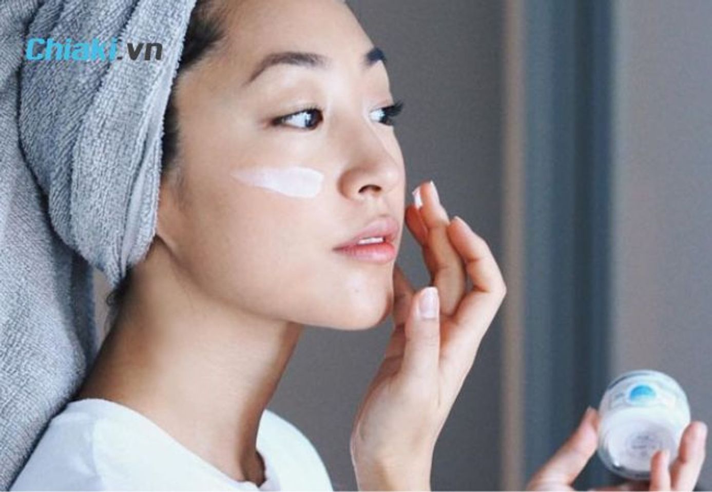 Tại sao n&ecirc;n sử dụng kem trị mụn?