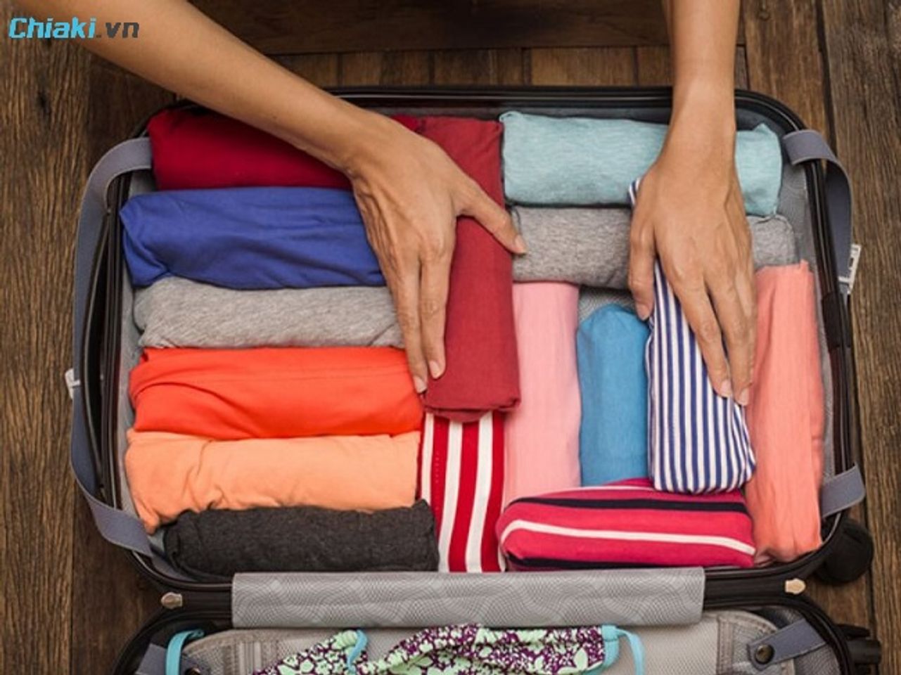 Gấp &aacute;o polo đơn giản để đi du lịch tiết kiệm diện t&iacute;ch