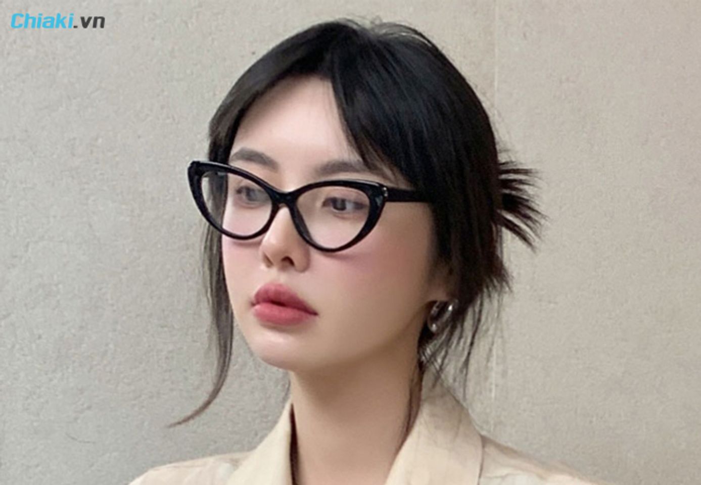 Mặt vu&ocirc;ng n&ecirc;n đeo K&iacute;nh mắt m&egrave;o