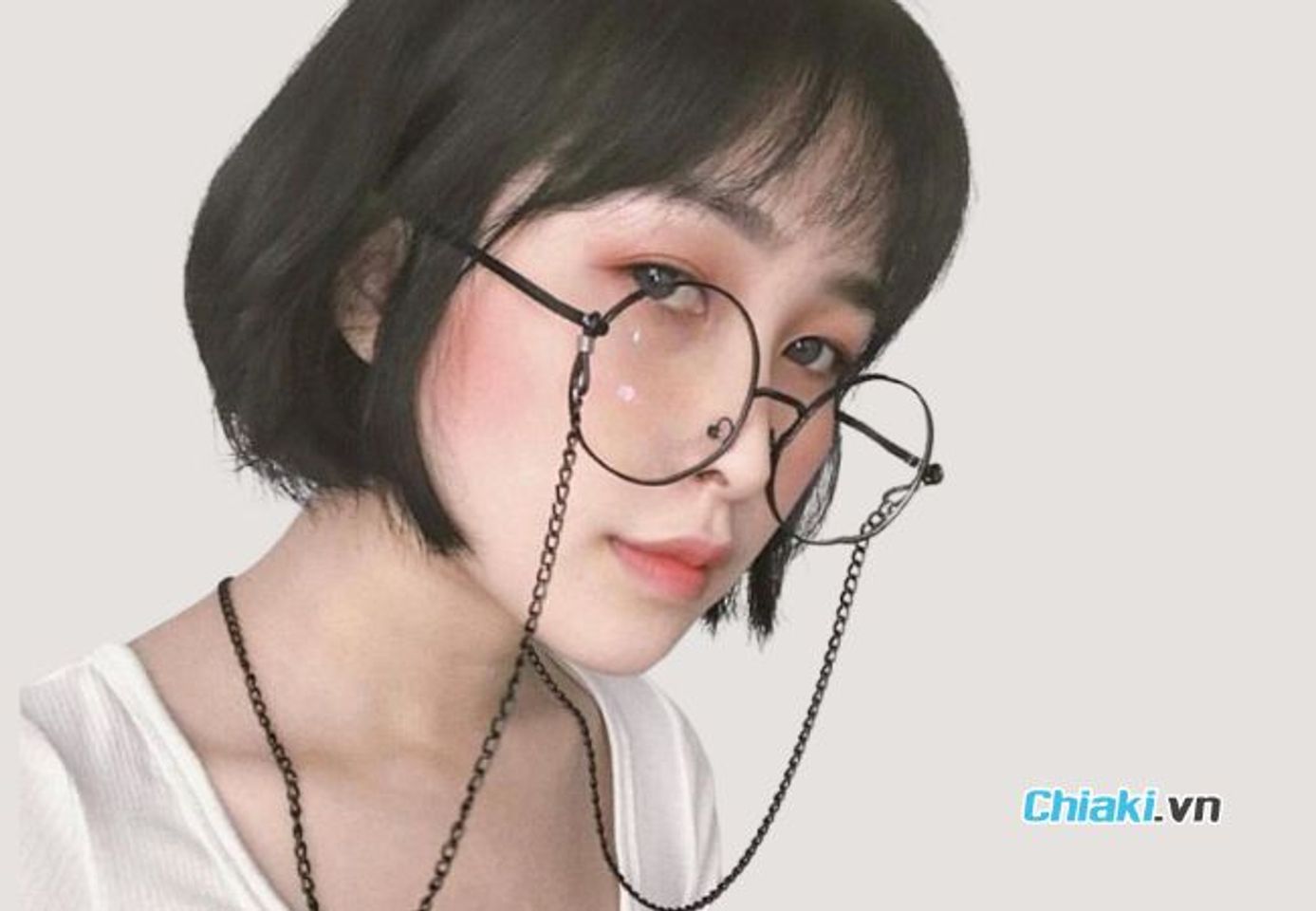 Kiểu k&iacute;nh cần tr&aacute;nh cho khu&ocirc;n mặt nhỏ