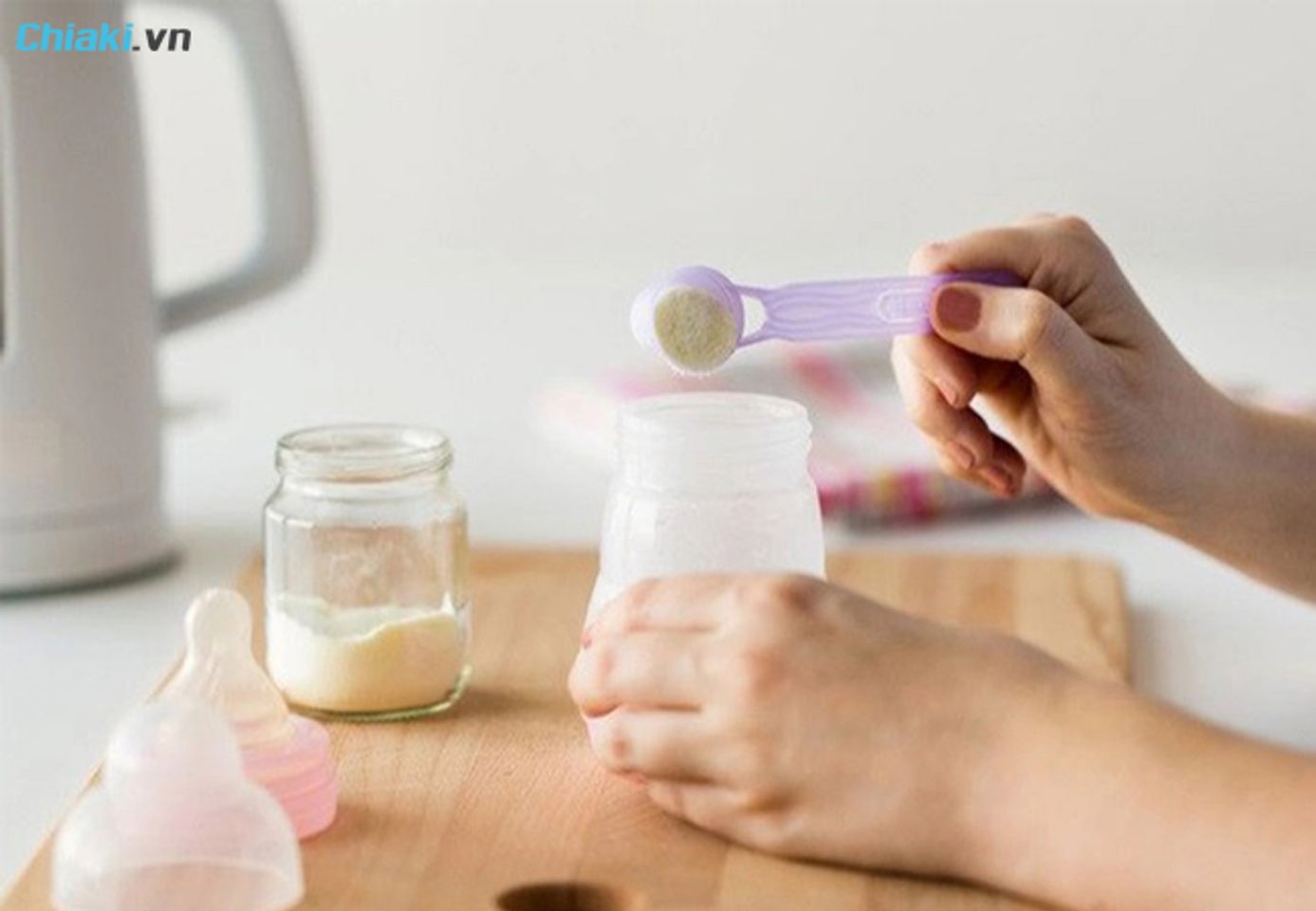 Những lưu &yacute; khi lựa chọn v&agrave; sử dụng sữa cho trẻ sơ sinh