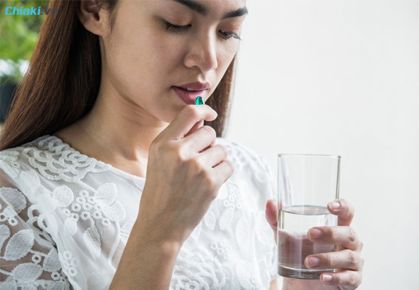 Những lưu &yacute; khi sử dụng vi&ecirc;n uống trị mụn nội tiết