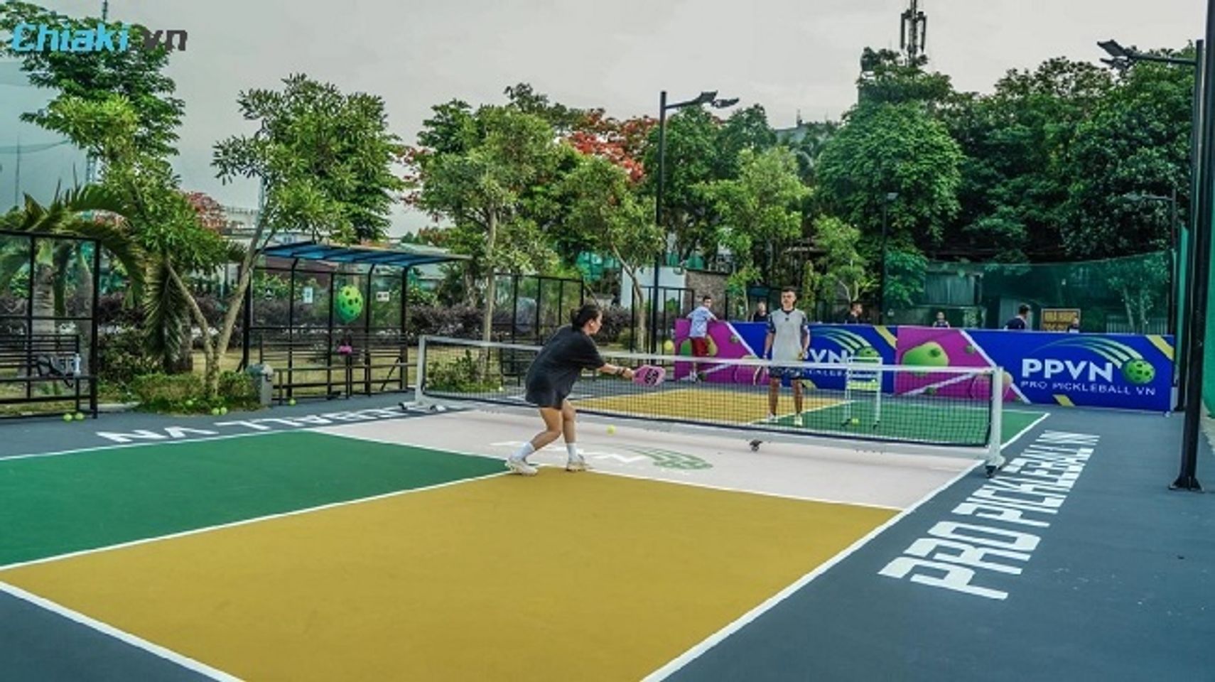 S&acirc;n Pickleball Pro Pickleball Vn Phường Bồ Đề c&oacute; quy m&ocirc; 3 s&acirc;n ngo&agrave;i trời, kh&ocirc;ng gian rộng