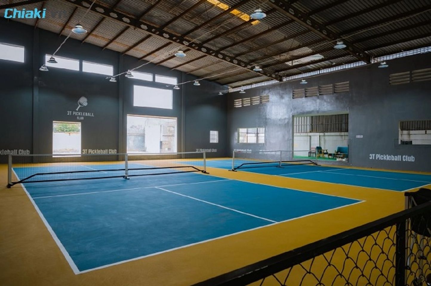 S&acirc;n Pickleball 3T Tạ Quang Bửu quy m&ocirc; 4 s&acirc;n trong nh&agrave; c&ugrave;ng với kh&ocirc;ng gian rộng r&atilde;i