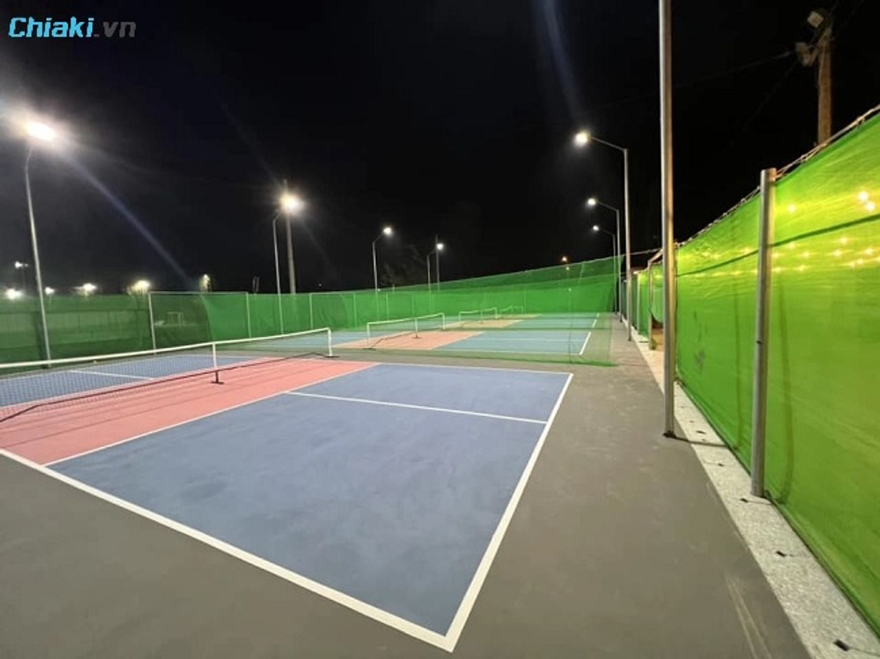 S&acirc;n Pickleball Picklezone B&igrave;nh Ch&aacute;nh c&oacute; gi&aacute; thu&ecirc; tại s&acirc;n cũng kh&aacute; phải chăng