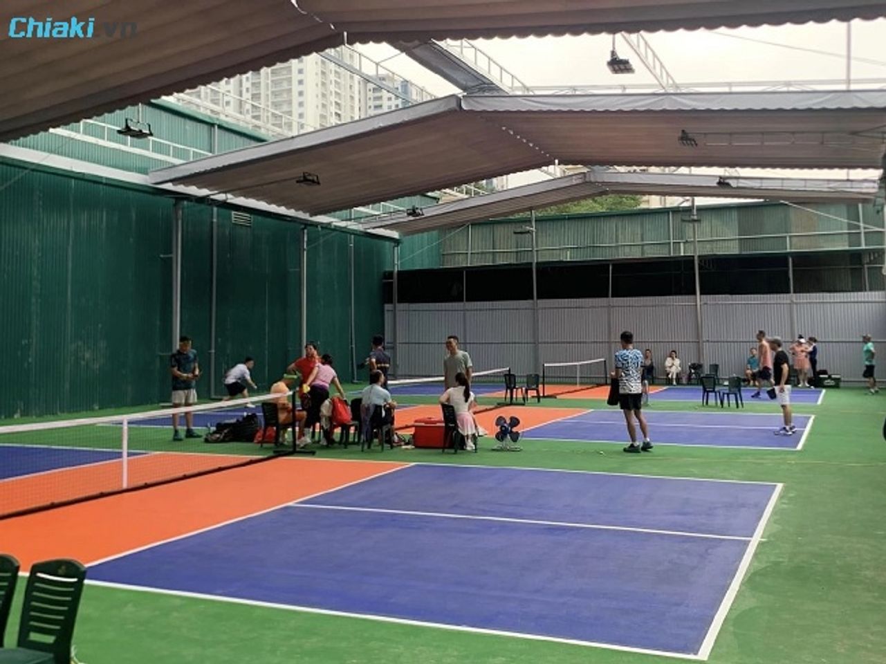 S&acirc;n Pickleball G.S77 Khuất Duy Tiến c&aacute;c s&acirc;n đều được trang bị m&aacute;i che di động