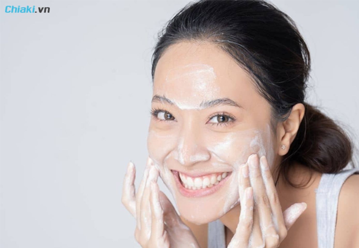 ưu điểm của sữa rửa mặt trị mụn ẩn đối với l&agrave;n da