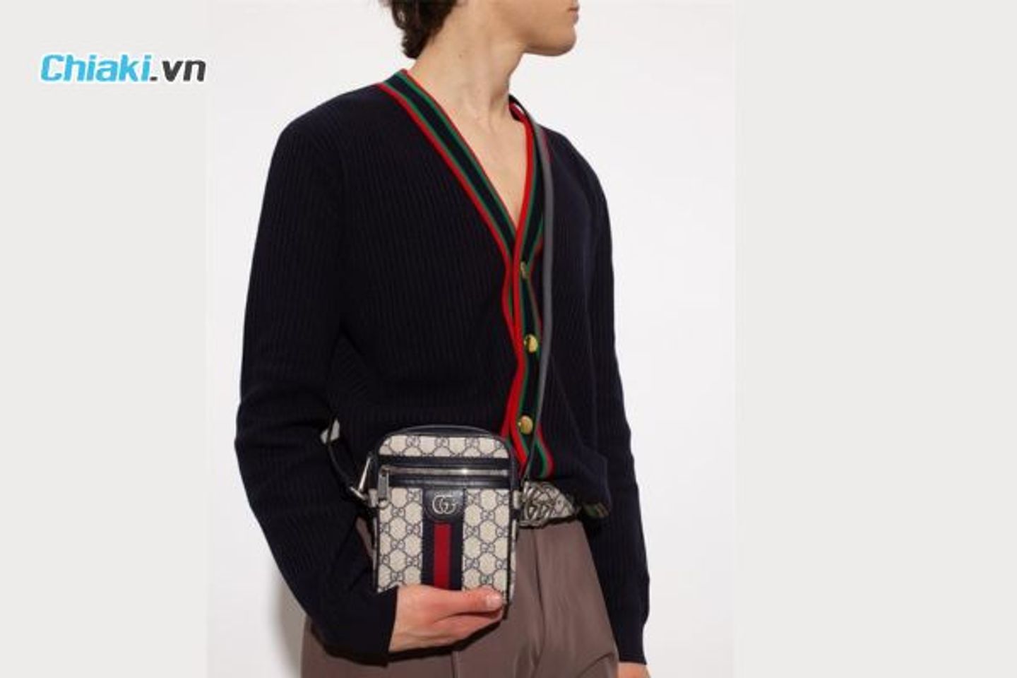 T&uacute;i đeo ch&eacute;o nam Gucci s&agrave;nh điệu