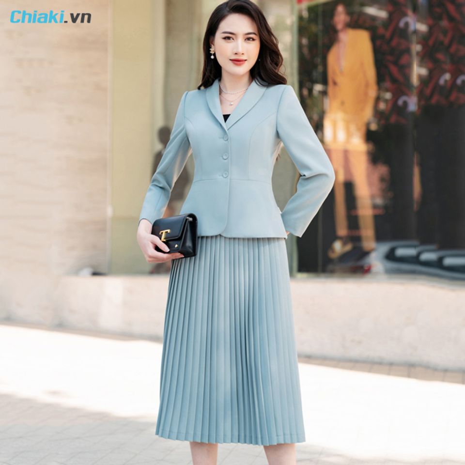 C&aacute;ch phối &aacute;o vest k&yacute; giả với ch&acirc;n v&aacute;y xếp ly&nbsp;