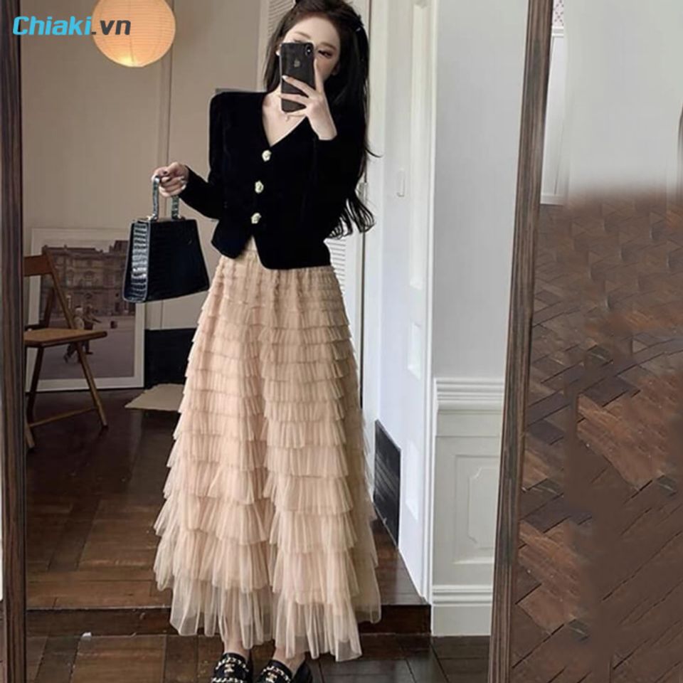 Kết hợp &aacute;o cardigan với ch&acirc;n v&aacute;y voan