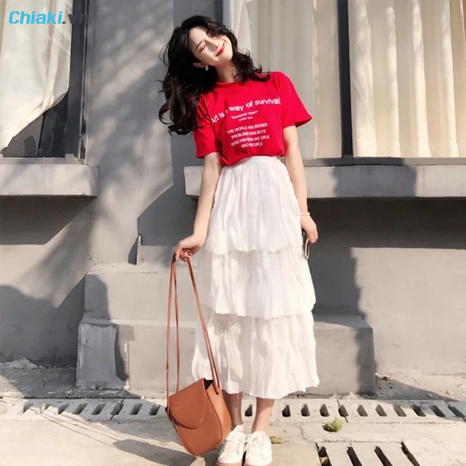 Kết hợp ch&acirc;n v&aacute;y voan với &aacute;o ph&ocirc;ng
