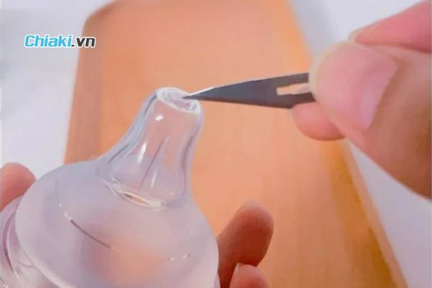 Khi n&agrave;o cần đục th&ecirc;m lỗ n&uacute;m ti?