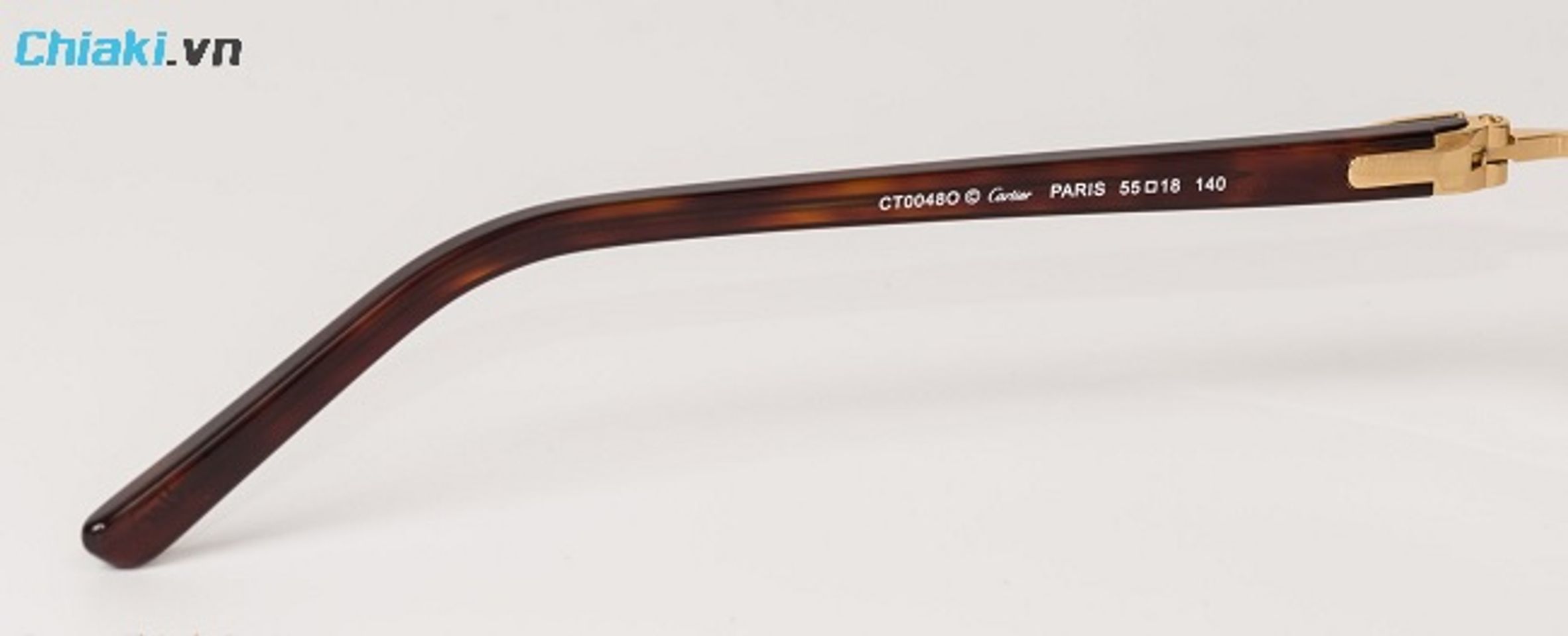 Kiểm tra gọng k&iacute;nh Cartier ch&iacute;nh h&atilde;ng qua chữ khắc kh&ocirc;ng bị lem nh&ograve;e