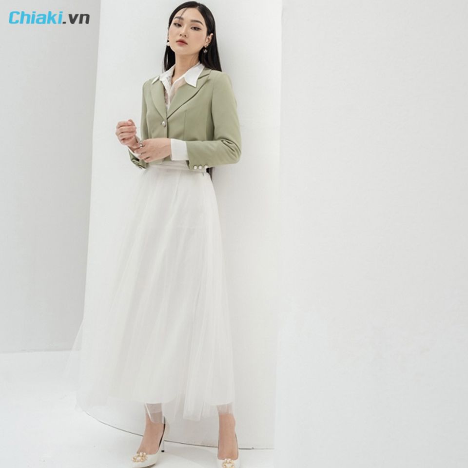 Mix ch&acirc;n v&aacute;y voan với &aacute;o sơ mi