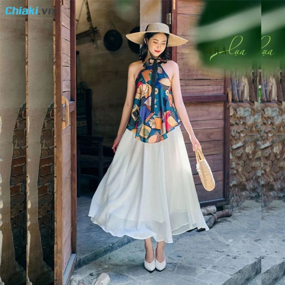 Mix ch&acirc;n v&aacute;y voan với &aacute;o yếm