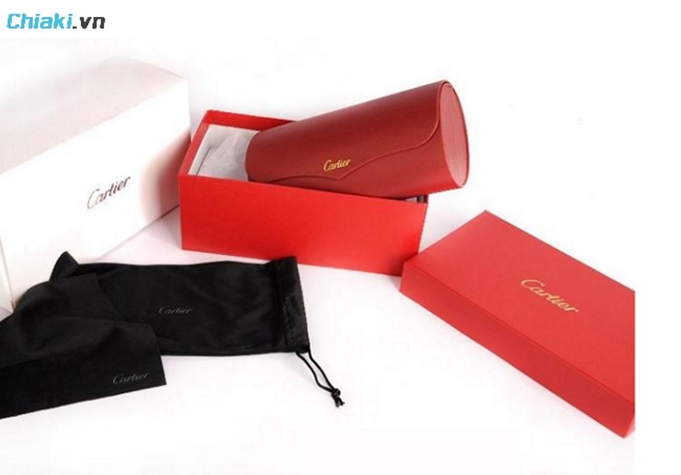 Nhận biết k&iacute;nh Cartier xịn qua logo sắc n&eacute;t r&otilde; r&agrave;ng, ch&iacute;nh x&aacute;c