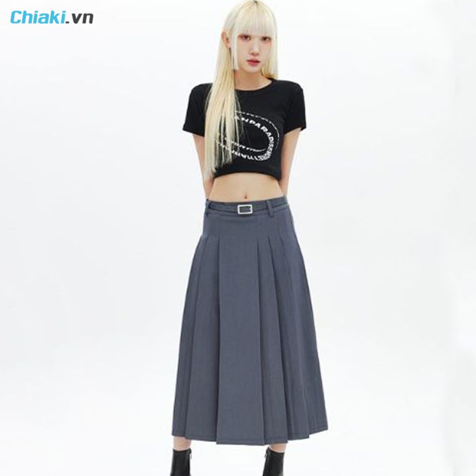 ối đồ với ch&acirc;n v&aacute;y xếp ly d&aacute;ng d&agrave;i v&agrave; &aacute;o croptop