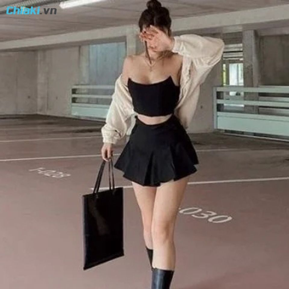 Phối đồ với ch&acirc;n v&aacute;y xếp ly ngắn v&agrave; &aacute;o ống
