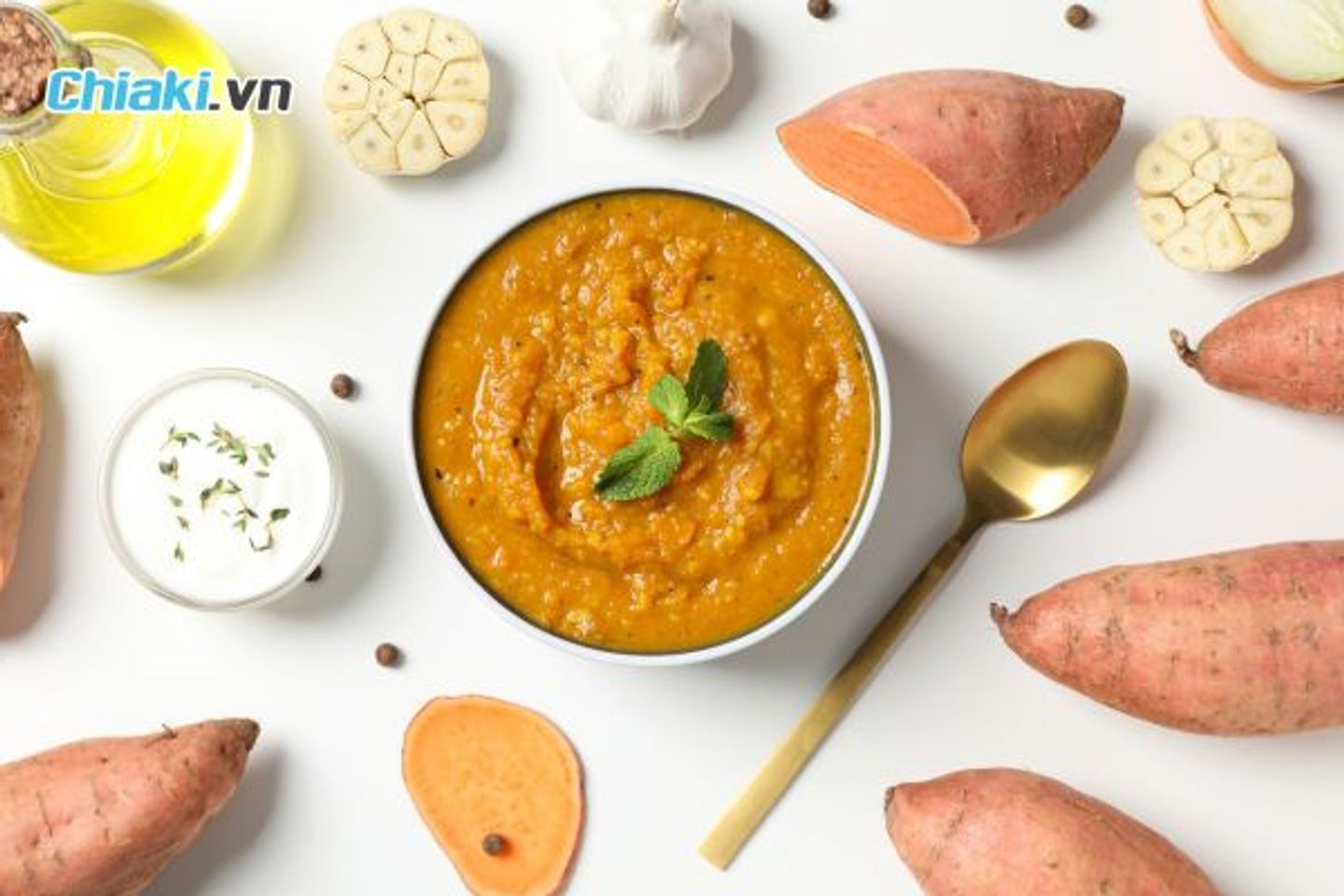 B&iacute; đỏ v&agrave; khoai lang chứa sắt, vitamin A v&agrave; chất xơ, gi&uacute;p b&eacute; tăng đề kh&aacute;ng v&agrave; ngừa t&aacute;o b&oacute;n.