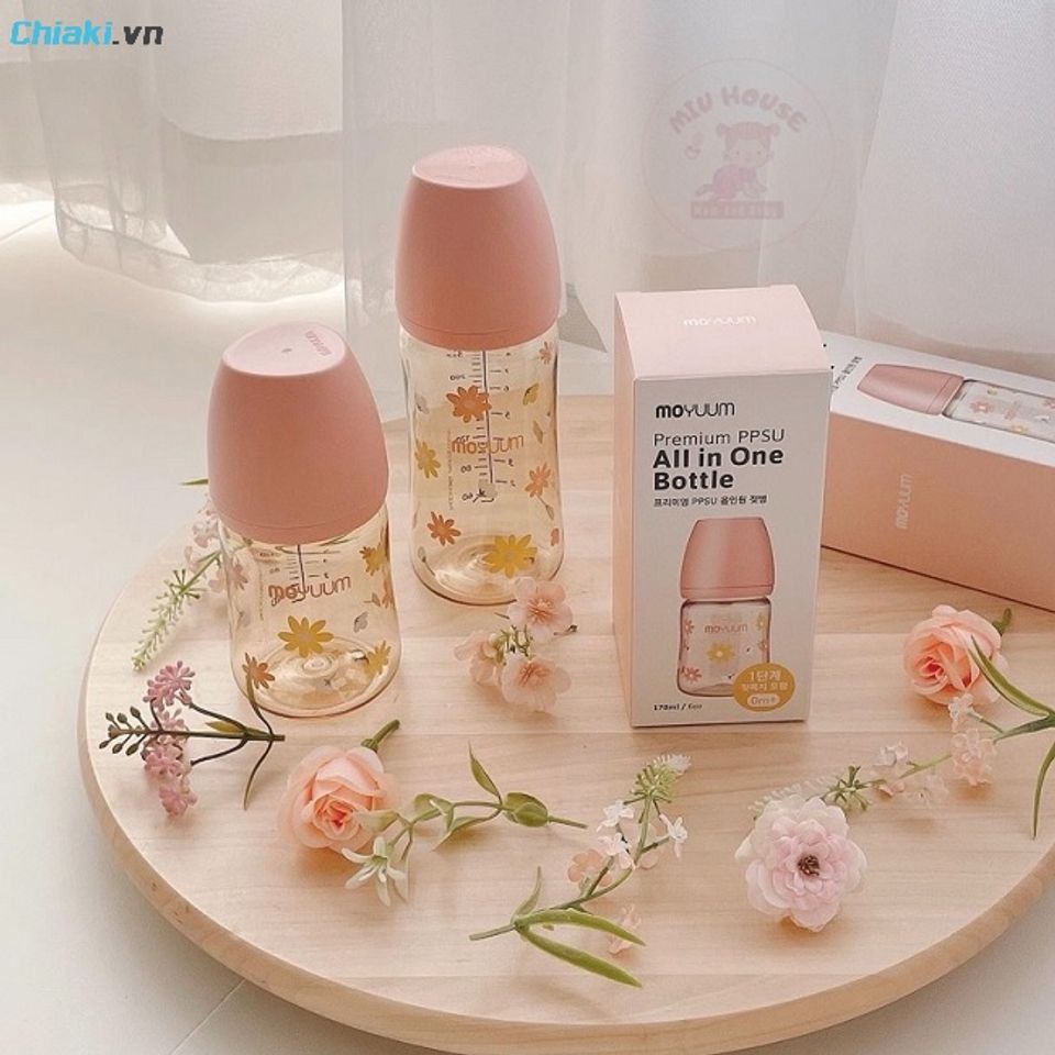 B&igrave;nh sữa Moyuum H&agrave;n Quốc c&oacute; n&uacute;m ty silicone mềm mại