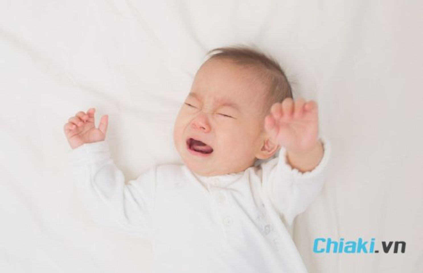 Dấu hiệu trẻ thiếu sắt l&agrave; dễ quấy kh&oacute;c