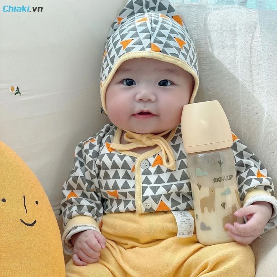Sử dụng b&igrave;nh sữa giống ty mẹ gi&uacute;p b&eacute; chuyển đổi b&uacute; mẹ sang b&uacute; b&igrave;nh hiệu quả