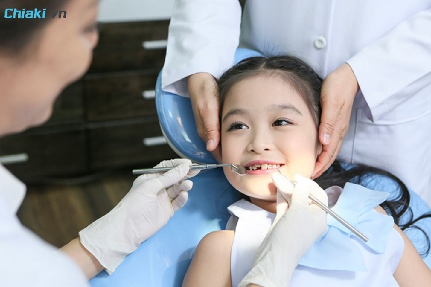 Sử dụng xịt chống s&acirc;u răng vẫn cần phải đ&aacute;nh răng 2 lần/ ng&agrave;y v&agrave; kiểm tra răng định kỳ 6 th&aacute;ng/ lần