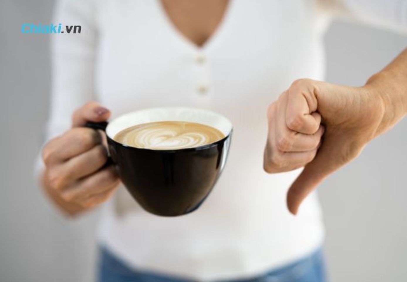 Tr&aacute;nh sử dụng tr&agrave;, cafe gần bữa ăn c&oacute; chứa nhiều sắt
