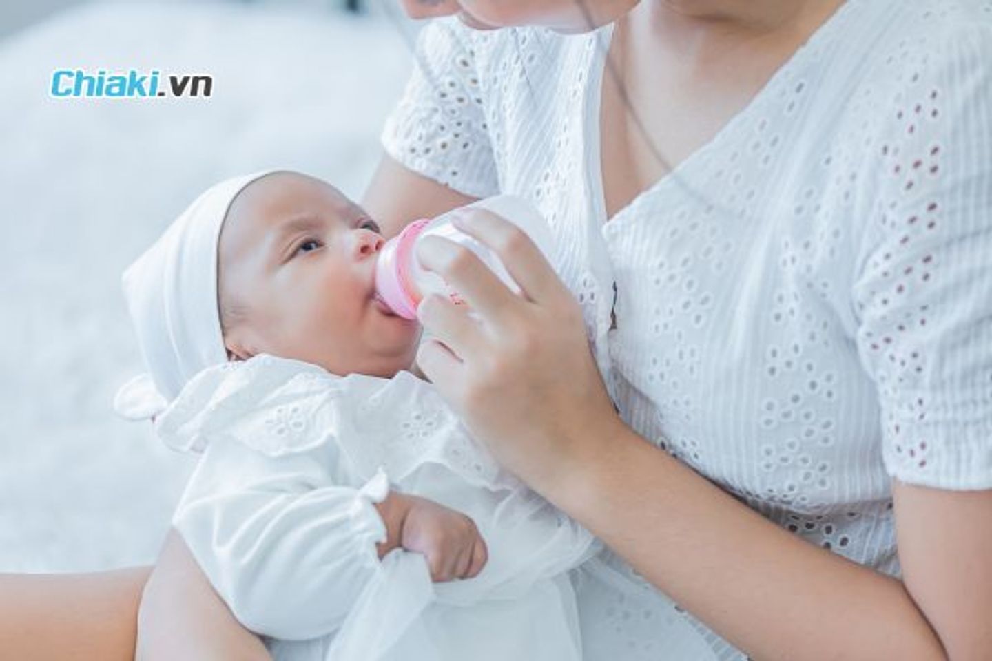 Một số lưu &yacute; khi d&ugrave;ng sữa cho b&eacute; sinh mổ