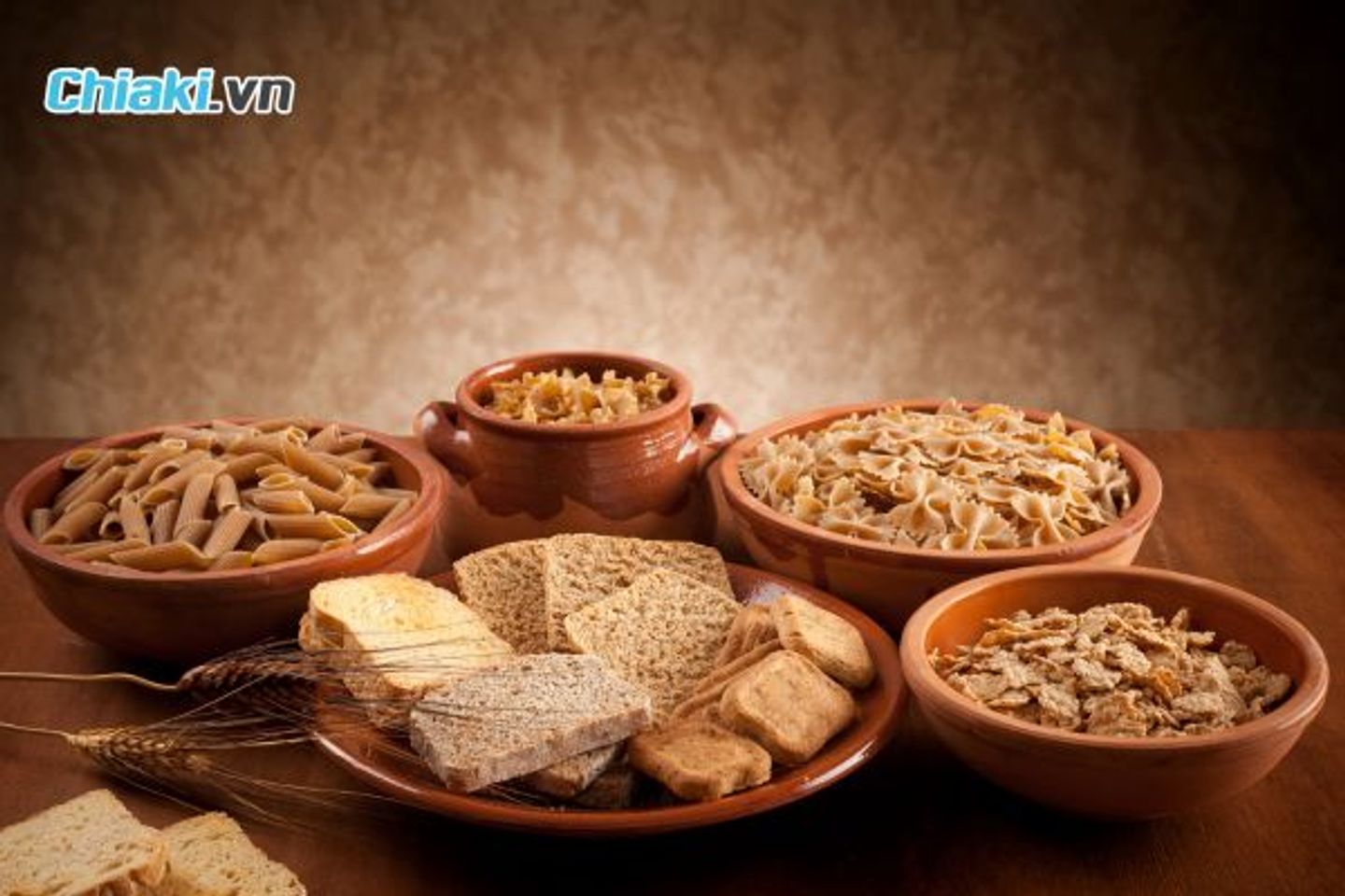 Ngũ cốc nguy&ecirc;n c&aacute;m gi&agrave;u sắt, vitamin nh&oacute;m B v&agrave; năng lượng, hỗ trợ ph&aacute;t triển đều cho b&eacute;.