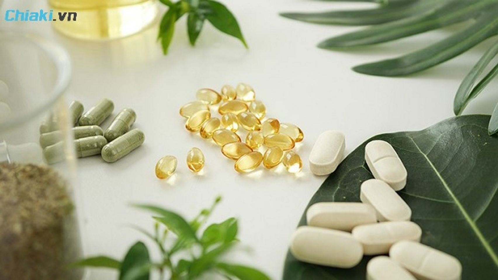 Người đang sử dụng thuốc điều trị, thực phẩm chức năng kh&ocirc;ng n&ecirc;n d&ugrave;ng tinh dầu th&ocirc;ng đỏ