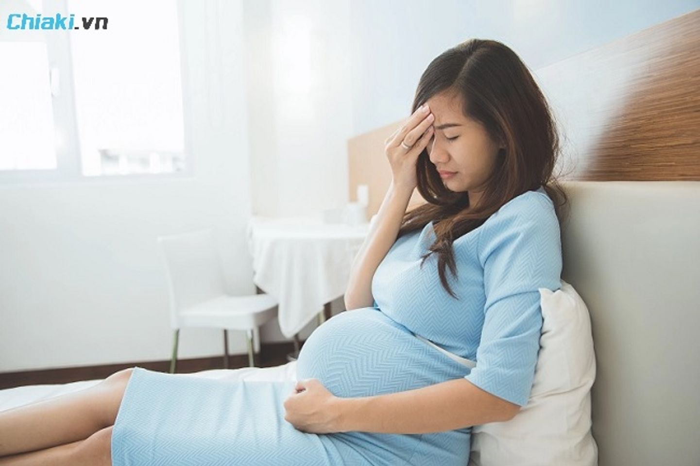 Phụ nữ c&oacute; thai v&agrave; đang cho con b&uacute; kh&ocirc;ng n&ecirc;n sử dụng tinh dầu th&ocirc;ng đỏ
