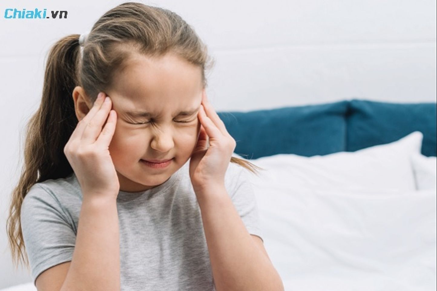 Trẻ em dưới 6 tuổi kh&ocirc;ng được d&ugrave;ng tinh dầu th&ocirc;ng đỏ