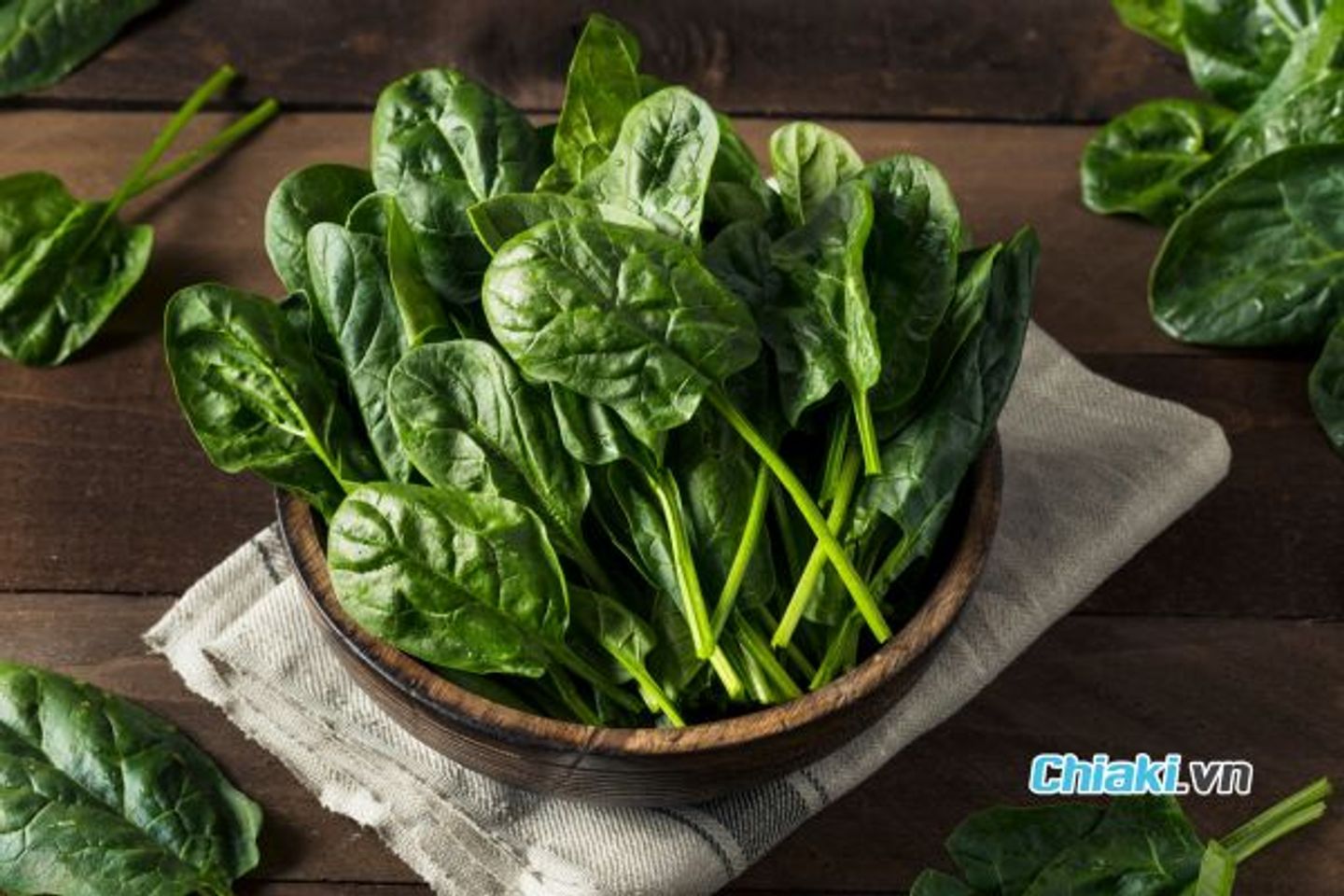Rau bina rau l&aacute; xanh chứa sắt thực vật v&agrave; vitamin C