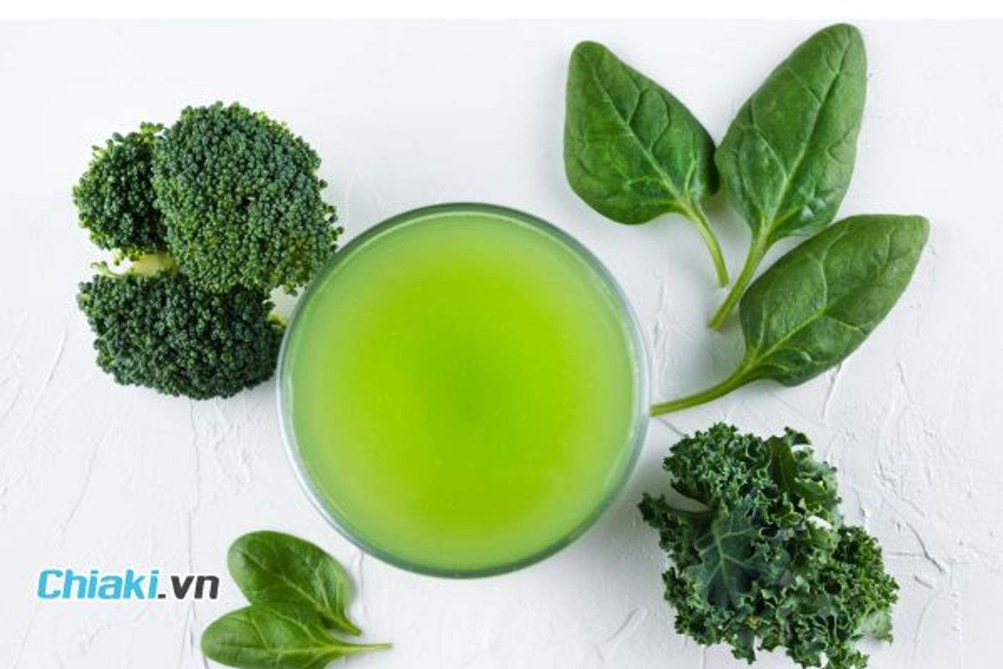 Rau xanh đậm (rau bina, cải xoăn)