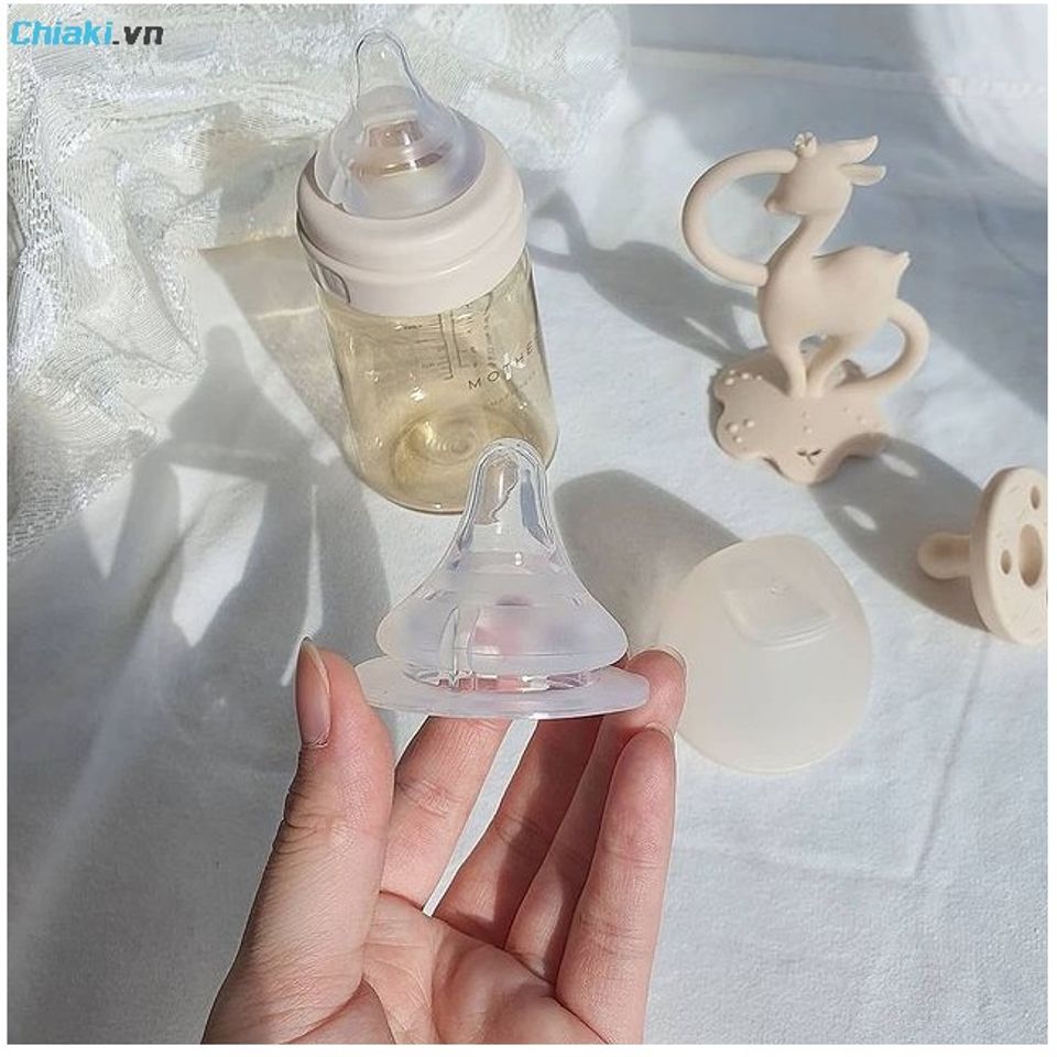 Lựa chọn b&igrave;nh sữa c&oacute; n&uacute;m mềm v&agrave; giống ty mẹ với n&uacute;m đầu tr&ograve;n hoặc dẹt
