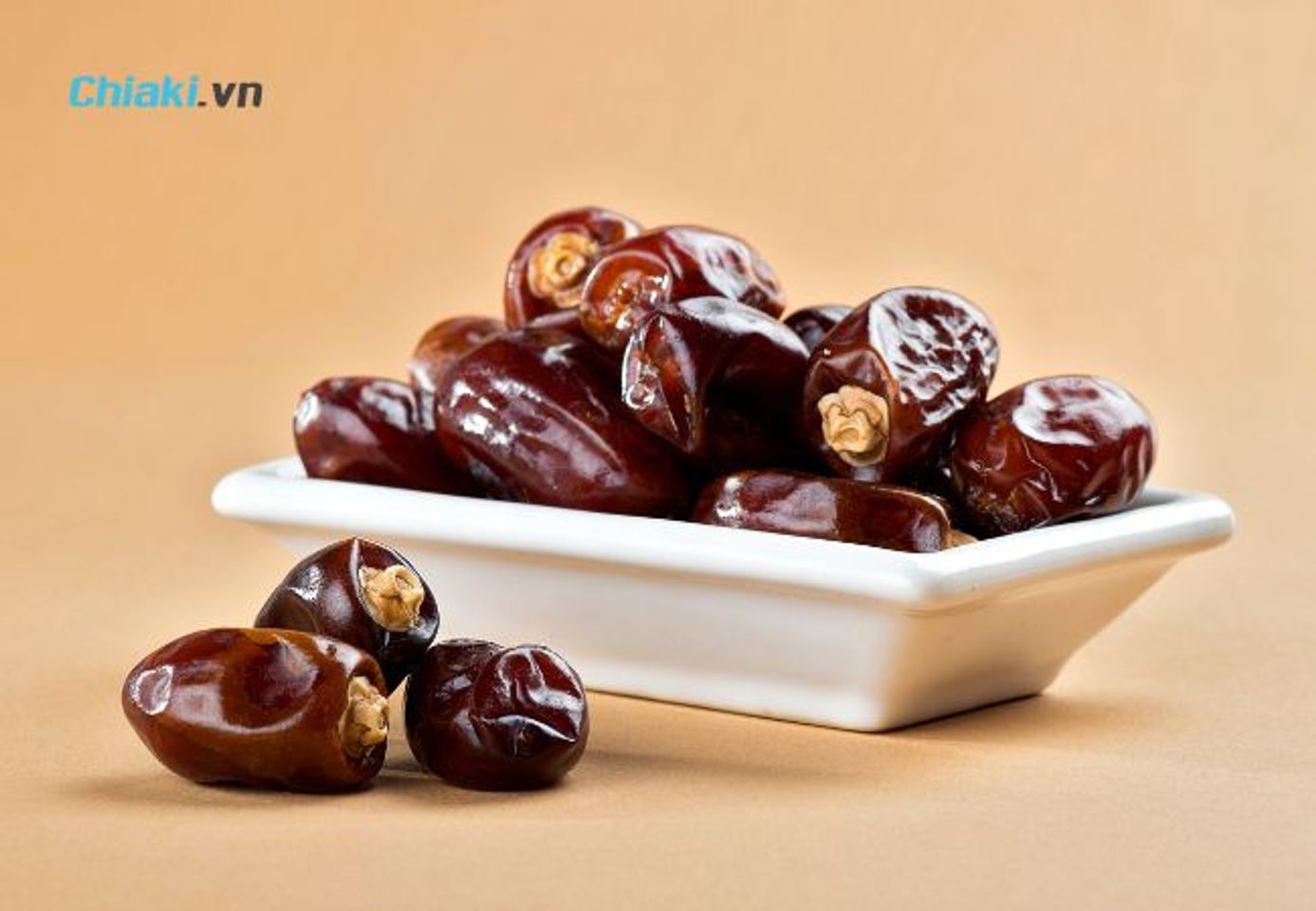 100g ch&agrave; l&agrave; chứa khoảng 1.0 mg sắt