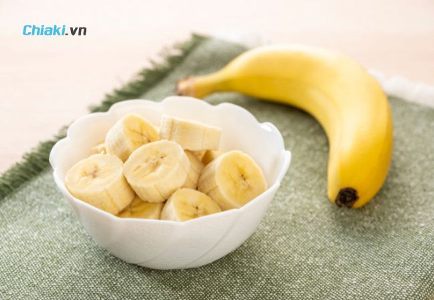 Một quả chuối khoảng 120g chứa khoảng 0.3 mg sắt