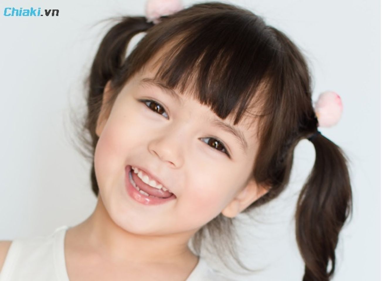 Xịt chống s&acirc;u răng cho b&eacute; tăng cường men răng, l&agrave;m cho răng b&eacute; chắc khỏe hơn