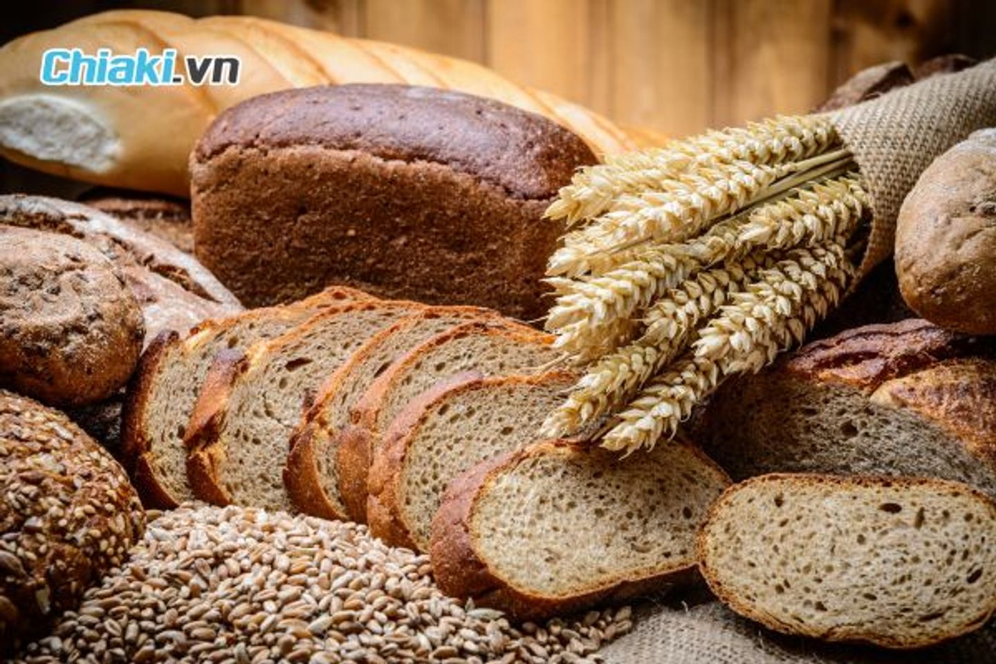 B&aacute;nh m&igrave; nguy&ecirc;n c&aacute;m chứa nhiều chất xơ v&agrave; carb phức tạp, hỗ trợ kiểm so&aacute;t c&acirc;n nặng hiệu quả