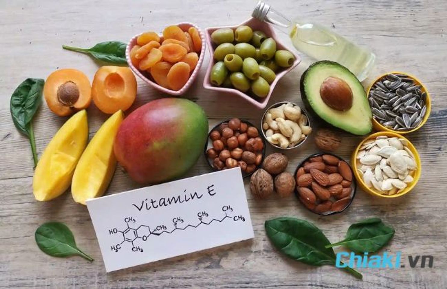 Bị chảy m&aacute;u ch&acirc;n răng do thiếu vitamin C
