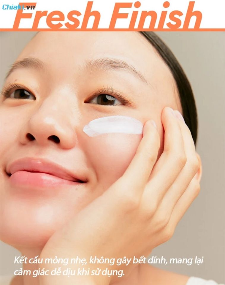 Kết cấu kem chống nắng Inisfree mỏng nhẹ, c&oacute; độ ẩm cao