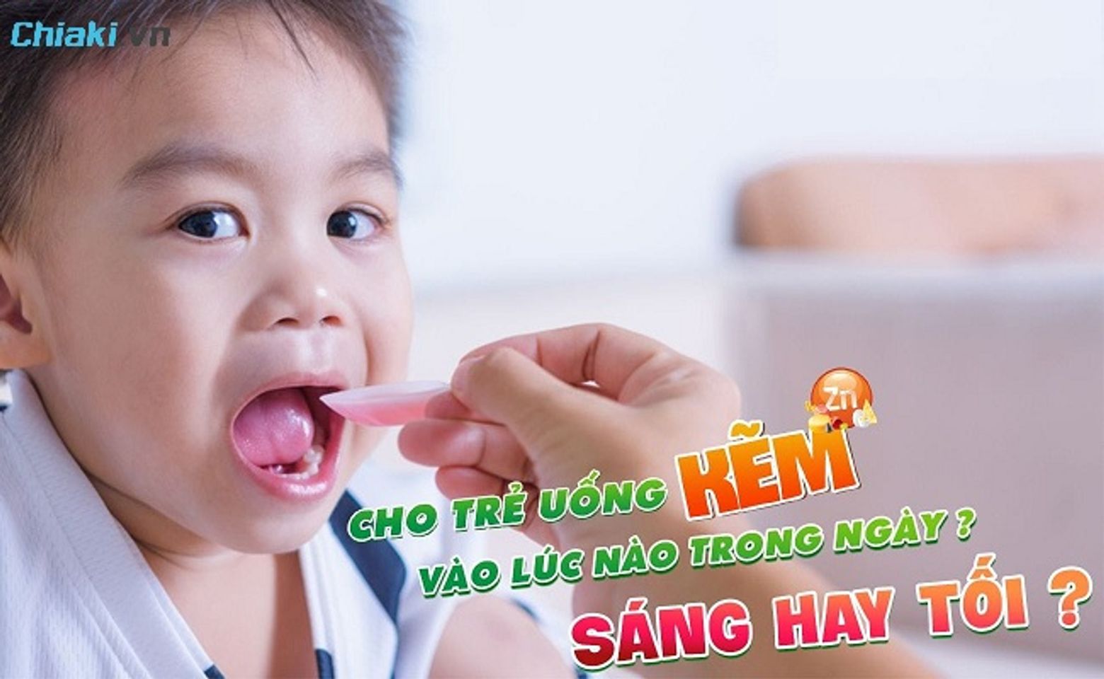 Bổ sung kẽm cho trẻ l&agrave; v&agrave;o buổi s&aacute;ng, trước bữa ăn khoảng 30 ph&uacute;t đến 1 tiếng hoặc sau bữa ăn 1-2 tiếng.