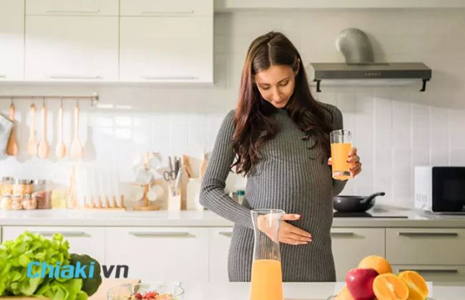 Phụ nữ 40 tuổi mang thai cần bổ sung g&igrave; - Vitamin C