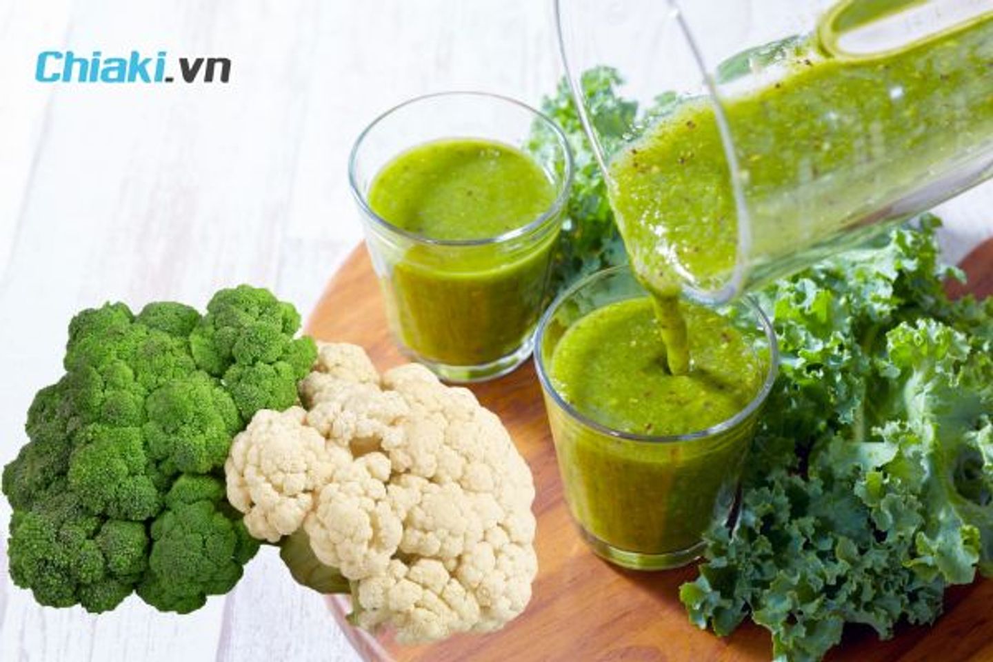 Rau xanh đậm (cải kale, s&uacute;p lơ) gi&agrave;u vitamin A, C, K v&agrave; kẽm